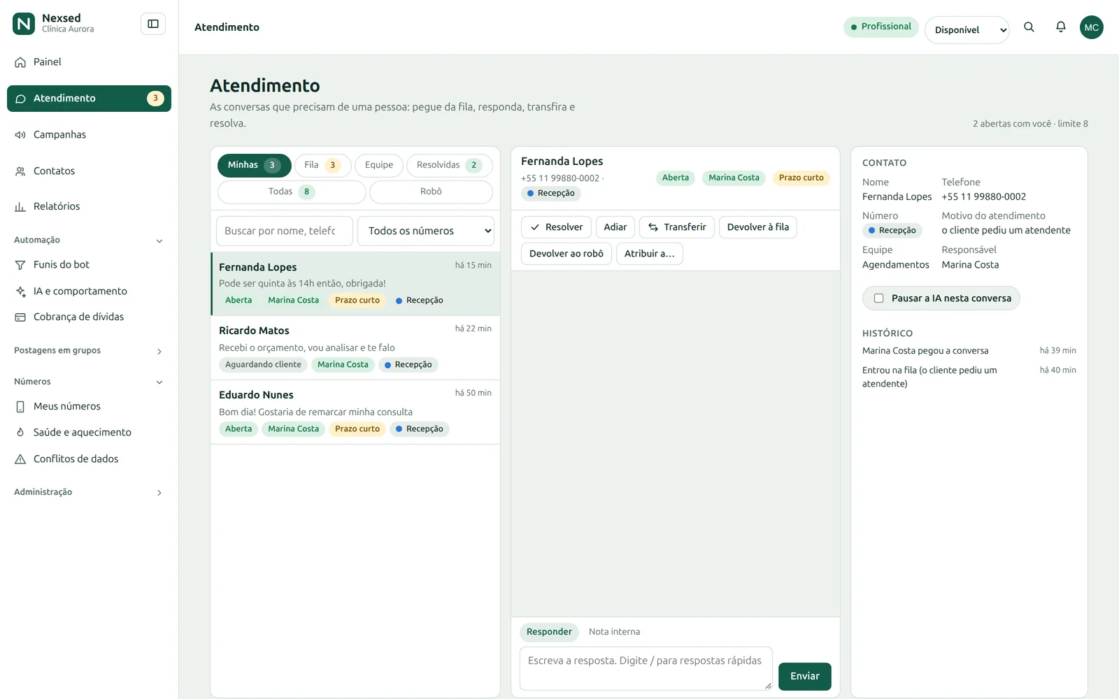 Tela de atendimento do Nexsed: lista de conversas por estado, conversa aberta com nota interna e painel do contato